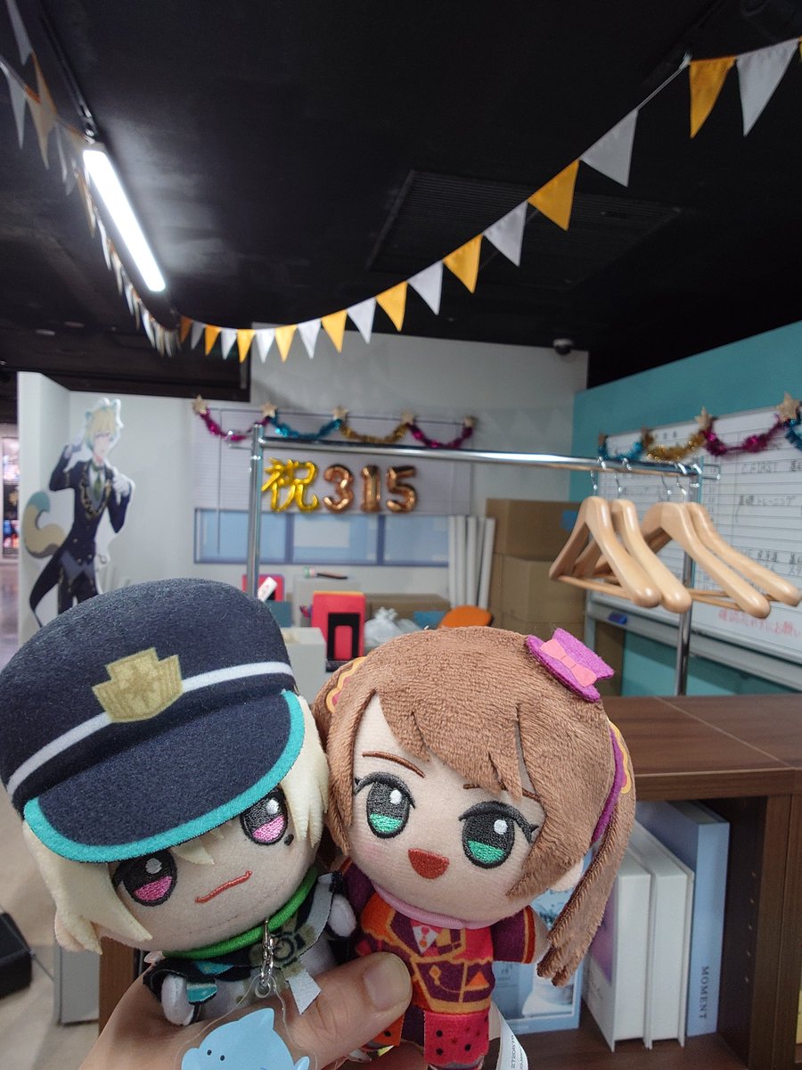 9696841P's tweet photo. 315ショップも行ってきたよ〜🐈‍⬛
浮かれ事務所でとてもよいです
百々人のアクスタ売り切れてたからそのうち買えたらいいな https://t.co/0NplXrWZe1