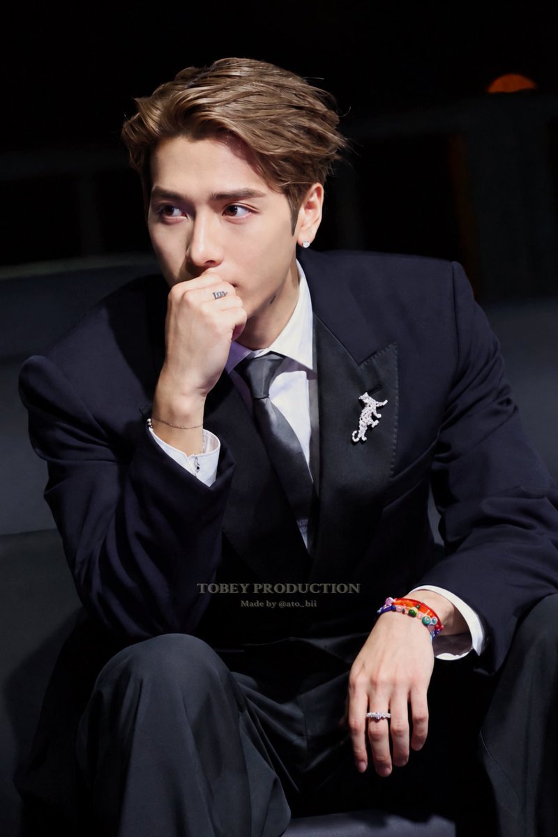 jswpostss's tweet photo. this man is dangerously hot https://t.co/C4mZbG5CmK