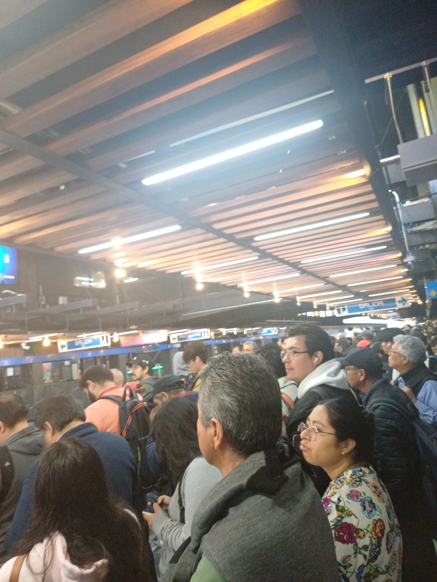 hipome63's tweet photo. @MetroCDMX https://t.co/lFoBWdC6qR