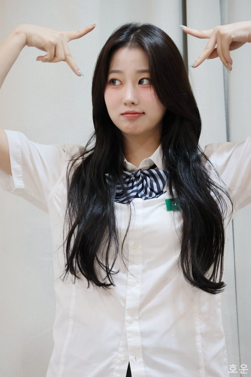 haoyunhong0429's tweet photo. 260920 #USPEER Everline fansign #Daon   

貓耳Daon 🐈
貓爪Daon  🐱 

#유스피어 #다온 https://t.co/0aVLARBzUC