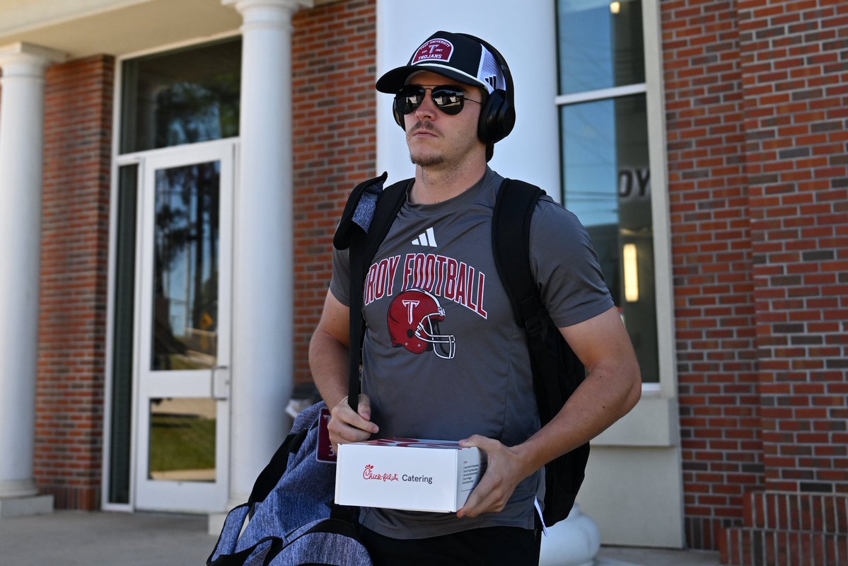 TroyTrojansFB's tweet photo. 𝙎𝙚𝙚 𝙮𝙤𝙪 𝙨𝙤𝙤𝙣 𝙇𝙤𝙜𝙖𝙣 🛫 https://t.co/TY4IGsr6dO