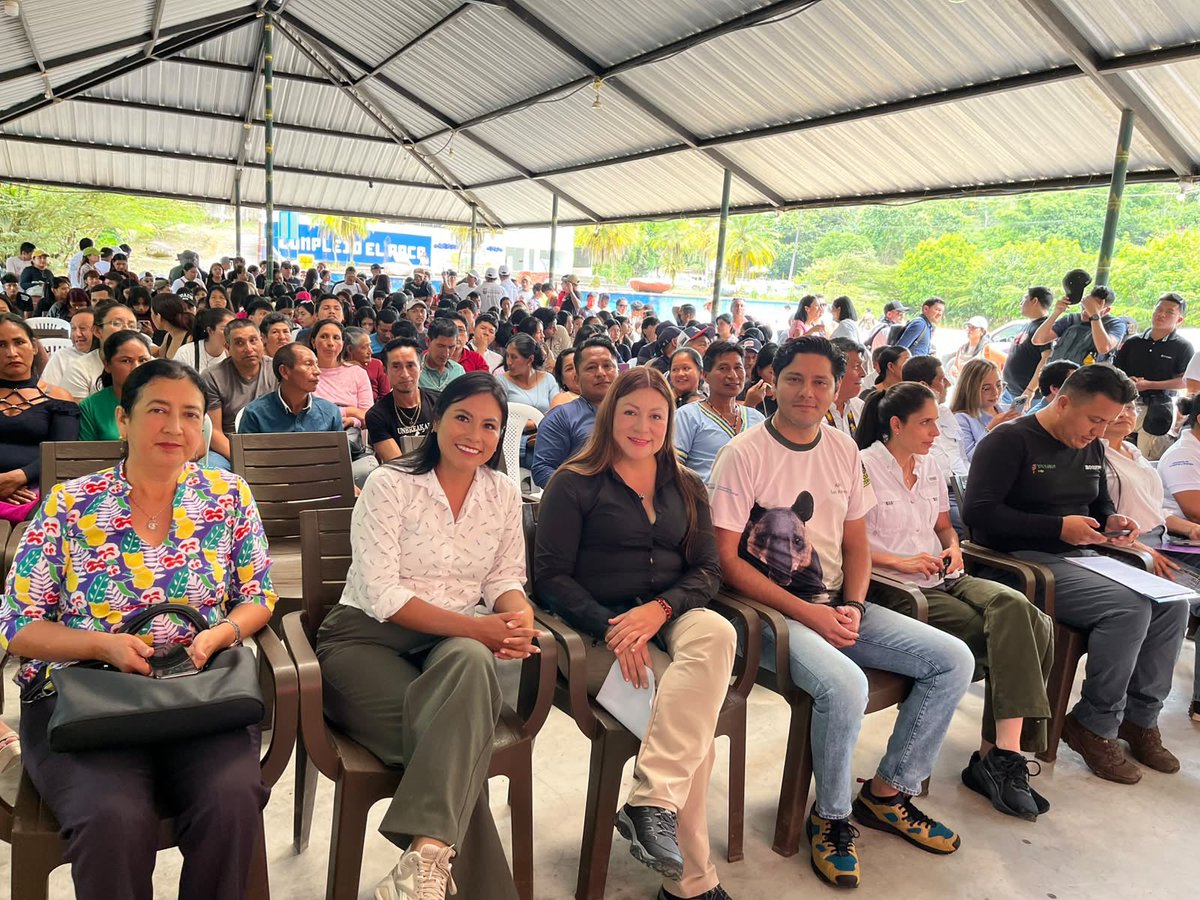 MIT_Ecuador's tweet photo. #Napo | Realizamos la minga por el agua “Limpiemos juntos, salvemos vidas”, junto a la Agencia de Regulación y Control del Agua (ARCA).
✅ Tareas de limpieza de nuestras fuentes hídricas, juntas de agua y juntas de drenaje en el sector Valle del Anzu, de Arosemena Tola, en la provincia de Napo.
✅ El evento contó con la presencia de la directora Zonal 2, Yésica Aigaje; el viceministro del @EcuadorMAE; y nuestros #JóvenesEnAcción.