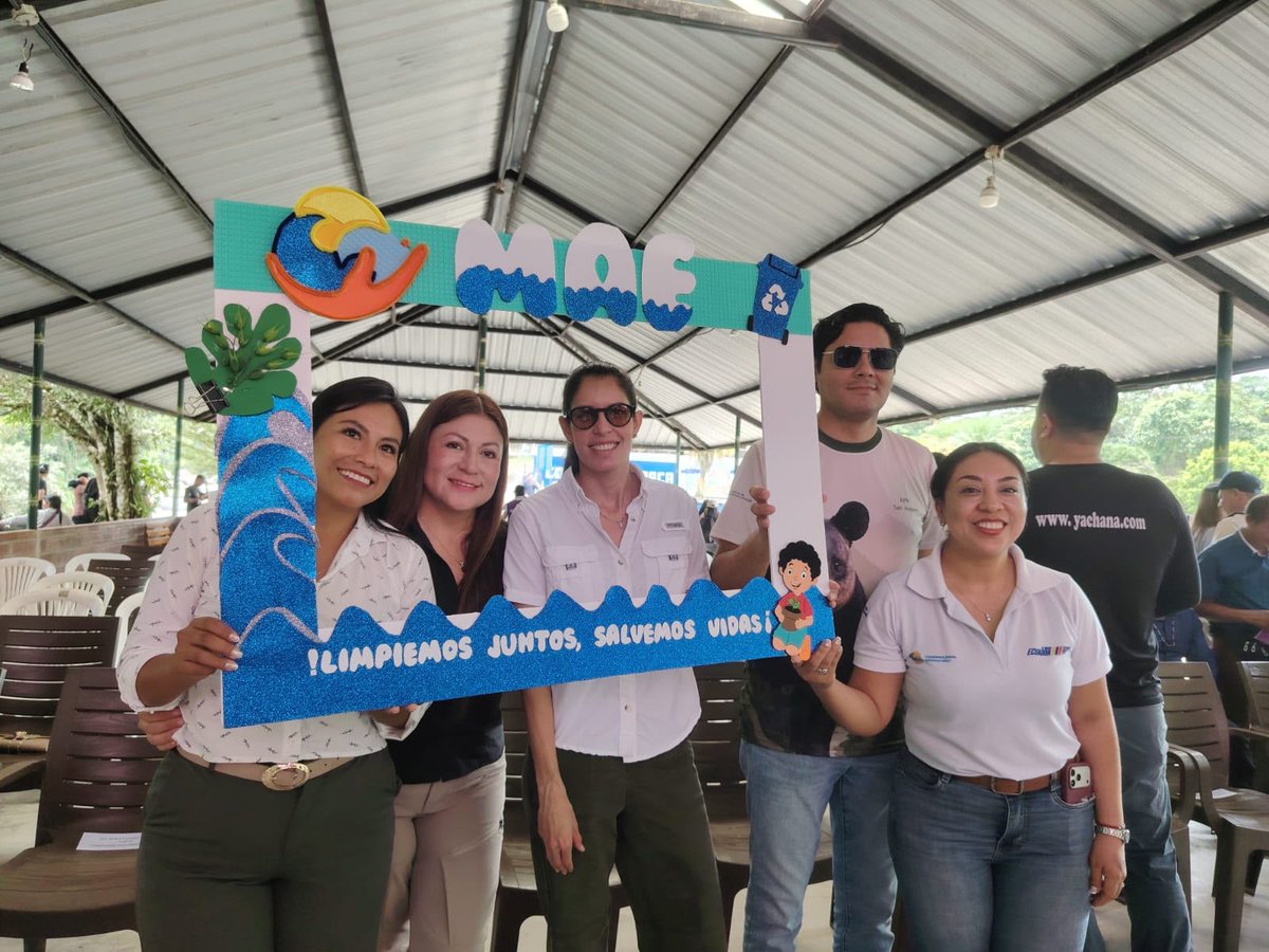 MIT_Ecuador's tweet photo. #Napo | Realizamos la minga por el agua “Limpiemos juntos, salvemos vidas”, junto a la Agencia de Regulación y Control del Agua (ARCA).
✅ Tareas de limpieza de nuestras fuentes hídricas, juntas de agua y juntas de drenaje en el sector Valle del Anzu, de Arosemena Tola, en la provincia de Napo.
✅ El evento contó con la presencia de la directora Zonal 2, Yésica Aigaje; el viceministro del @EcuadorMAE; y nuestros #JóvenesEnAcción.