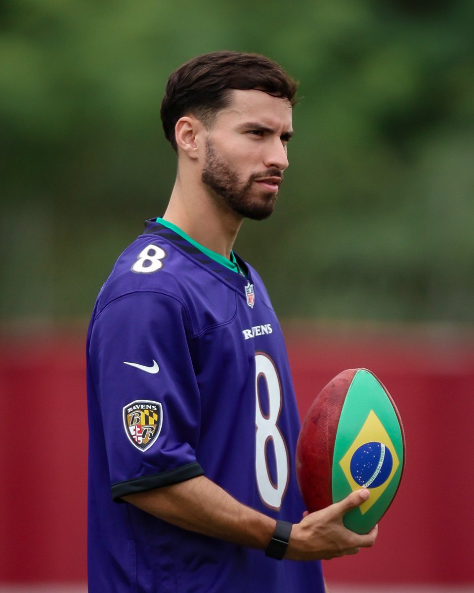 FluminenseFC's tweet photo. FALTAM DOIS DIAS! 🏈🇭🇺

Domingo tem @NFLBrasil na nossa casa e nossos Guerreiros já estão prontos pro jogo! Pra quem vai a sua torcida, Tricolor? Cowboys ou Ravens? https://t.co/uIv6LaEzQH
