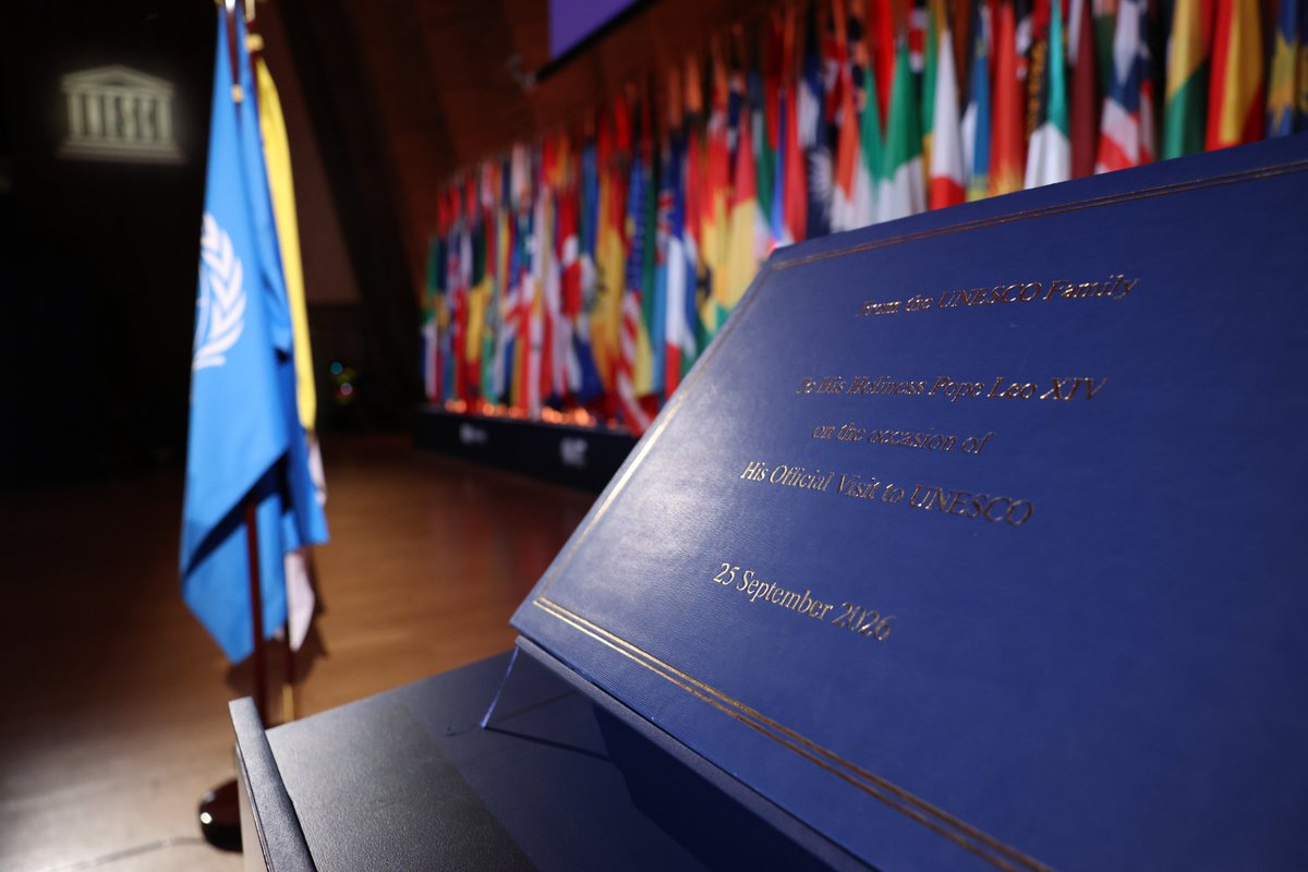 UNESCO's tweet photo. This is a book like no other. A book carrying the voices of the @UNESCO family. A shared message of peace.

During his historic visit to #UNESCO, Director-General Khaled El-Enany presented Pope Leo XIV with the Book of Peace, bringing together messages and contributions from representatives of UNESCO Member States, UNESCO family and colleagues.

A symbol of what this visit stands for: dialogue, bringing people together and building bridges across nations.

Learn more: https://t.co/pvN2Khc3ZA #ForThePeople