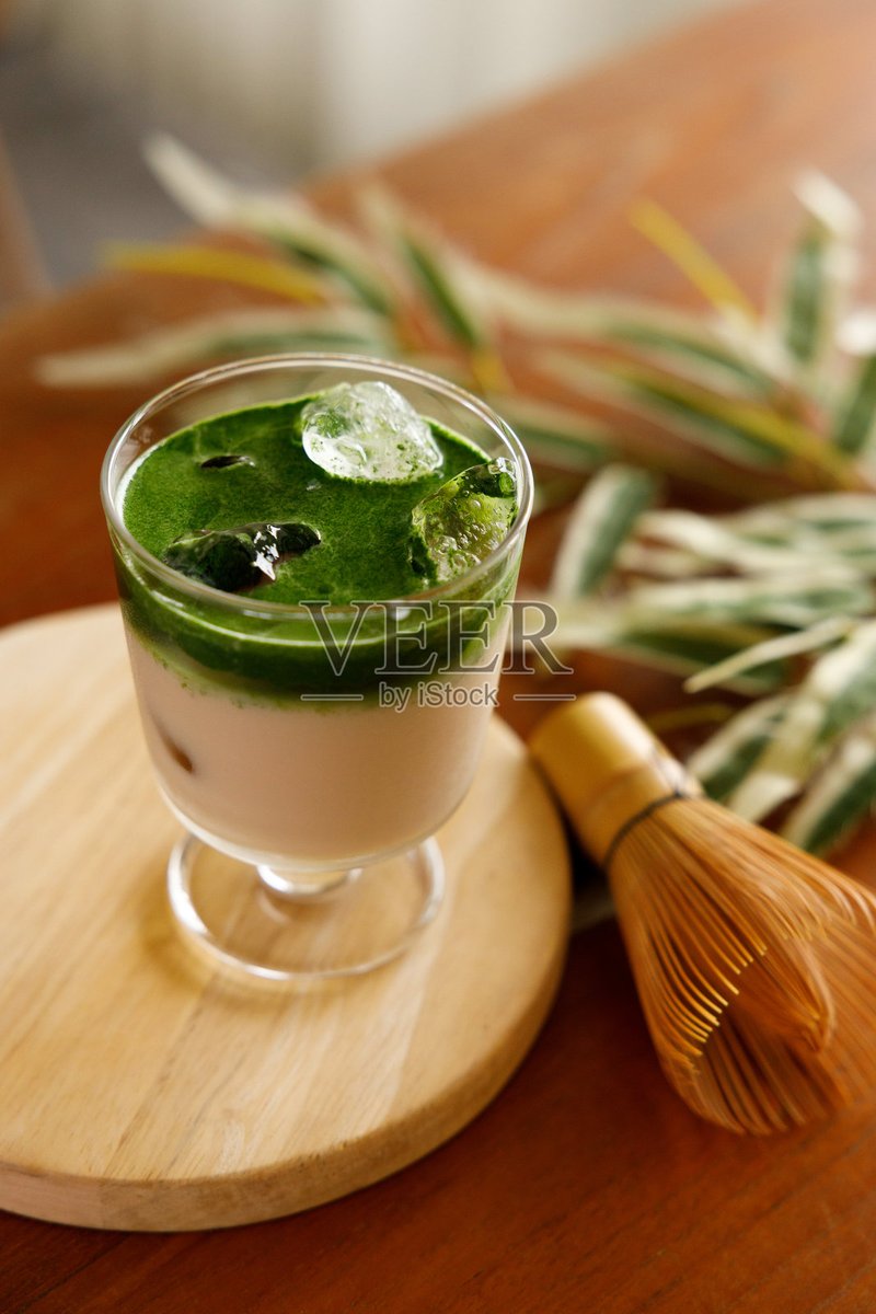 AngilaJaaruxst's tweet photo. [Whip up a 2-minute iced matcha latte! Mix 1 tsp matcha powder, 1 cup oat milk, and a drizzle of honey over ice. Creamy, energizing, and ready to sip—perfect for a quick midday pick-me-up!]， https://t.co/0t2Z8RRTLm