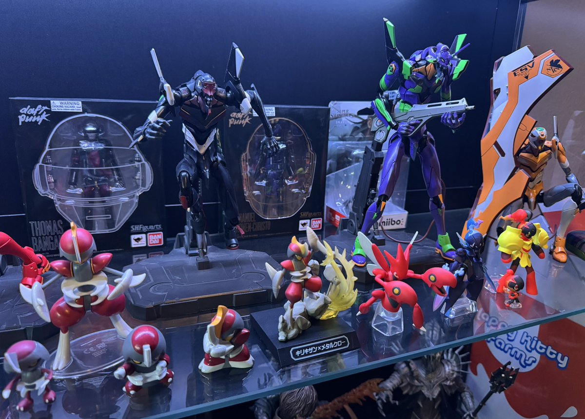 Maskedsinrel's tweet photo. Dusting off and cleaning my collection today. It’s a pain in the ass to dust these lol. https://t.co/IcxASI36no