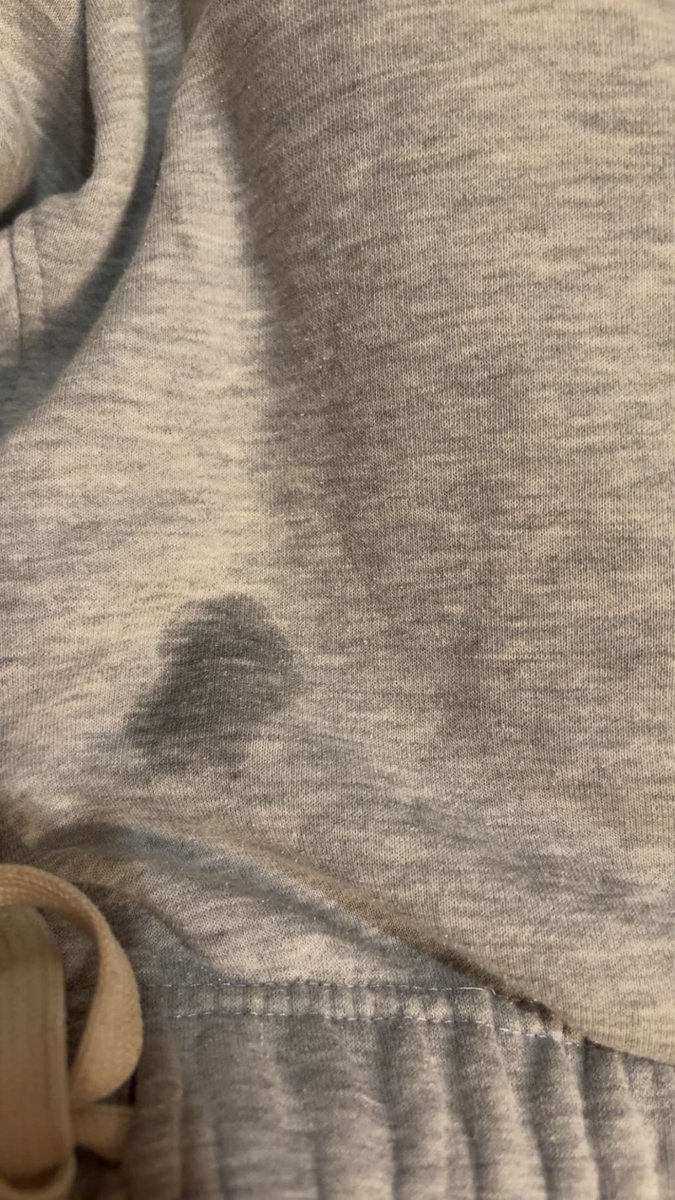 goddess_charz's tweet photo. My slave deadass came in his pants to my feet that’s actually so embarrassing 😭 

and his dick is actually so fucking small idk how u losers r real ppl😭 https://t.co/i2KxcLiYxv