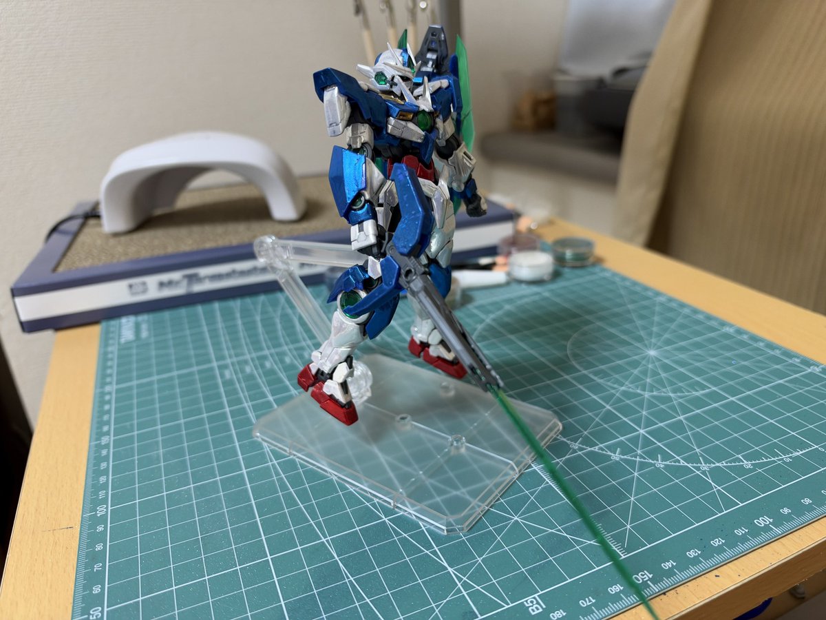 106tall's tweet photo. 完成しました
初めて試みたprezmoの塗装ですが上手くいかなかった部分やもっとこうすれば…と反省点はありますが��仕上がりを見て光沢感のある色味が良い感じでやって良かったと思い��す

#ガンプラ
#ダブルオークアンタ
#PREZMO https://t.co/rIqqWlLfHX