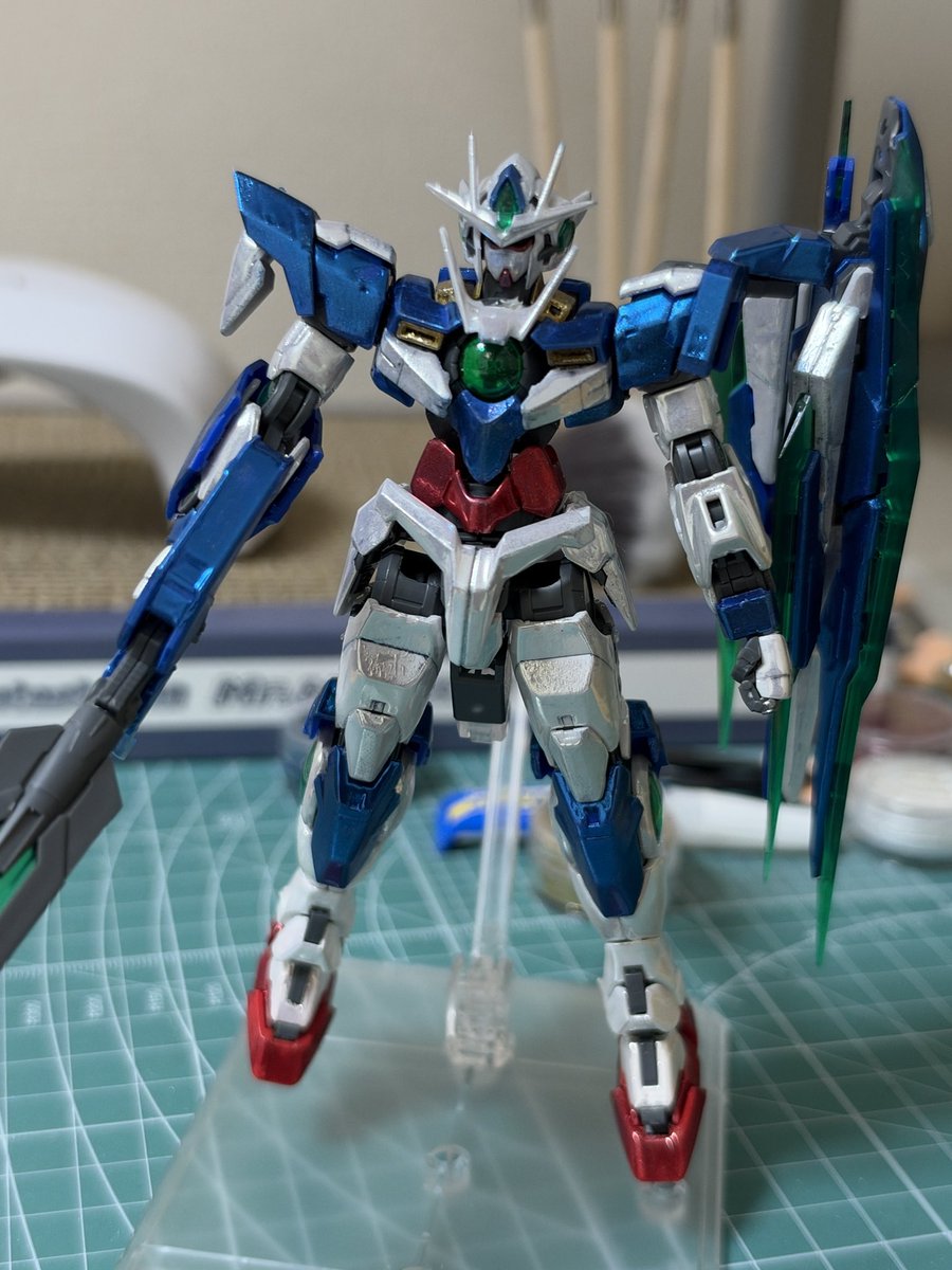 106tall's tweet photo. 完成しました
初めて試みたprezmoの塗装ですが上手くいかなかった部分やもっとこうすれば…と反省点はありますが��仕上がりを見て光沢感のある色味が良い感じでやって良かったと思い��す

#ガンプラ
#ダブルオークアンタ
#PREZMO https://t.co/rIqqWlLfHX
