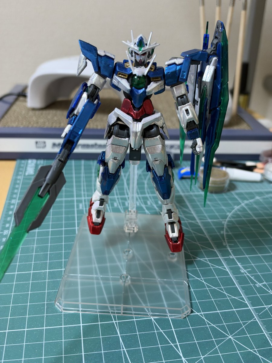 106tall's tweet photo. 完成しました
初めて試みたprezmoの塗装ですが上手くいかなかった部分やもっとこうすれば…と反省点はありますが��仕上がりを見て光沢感のある色味が良い感じでやって良かったと思い��す

#ガンプラ
#ダブルオークアンタ
#PREZMO https://t.co/rIqqWlLfHX