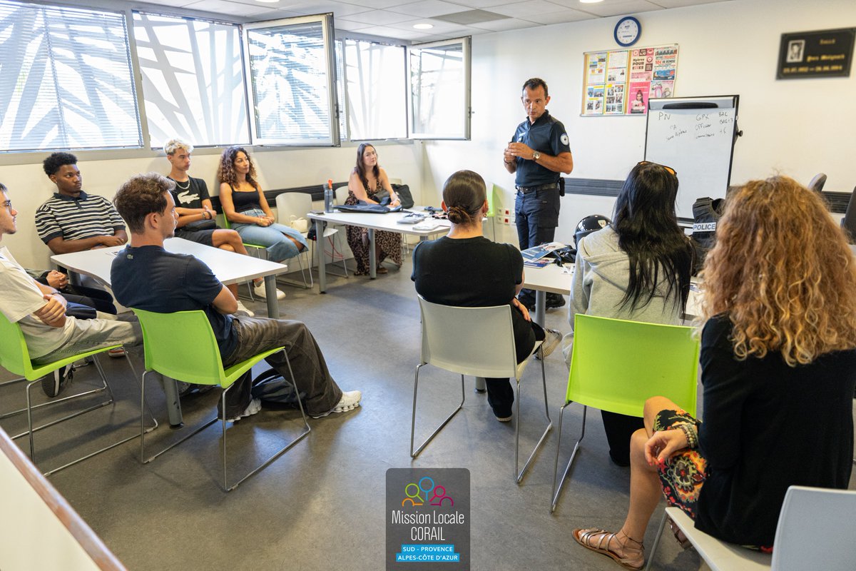 mlcorail's tweet photo. 🚔 Immersion au commissariat de la #PoliceNationale d’Hyères pour les jeunes de la @mlcorail !

👮 Découverte des #métiers
🛡️ Présentation des #équipements
🗣️ Échanges avec les #professionnels
🎯 Focus sur le métier de #PolicierAdjoint

🎥 Une vidéo interview arrive bientôt ! https://t.co/HRj9zWVNgQ