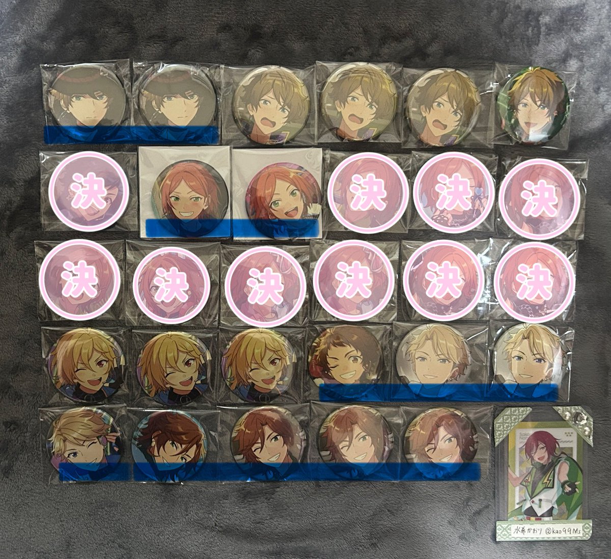 kao99Ms's tweet photo. 【交換】あんスタ コレクション缶バッジ Sep Jun

✧譲
画像2
画像3(2026 Jun.i紅郎)

✧求
・画像1
Sep.ic夏目(上限なし)
Sep.ic宙(各1)
・異種夏目

✮郵送 都内手渡し
✮宙は青線との交換希望
✮E.V.O.L.U.T.I.O.N.歌詞カードも1枚求めています(缶バッジと1:1)
お気軽にお声掛けください https://t.co/lhBF1QA2dH