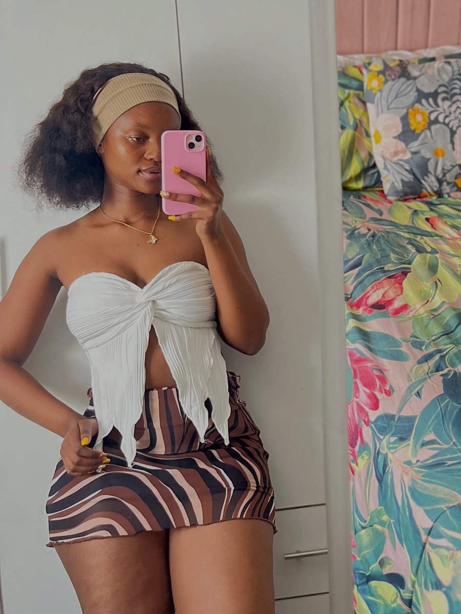 Ayotrench2000's tweet photo. 🫢🥵🥵

#mzansi #ebony #africa #2k #ass #fypシ゚viral #fyp https://t.co/ocLGG7qtqv