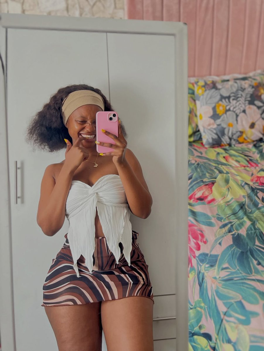Ayotrench2000's tweet photo. 🫢🥵🥵

#mzansi #ebony #africa #2k #ass #fypシ゚viral #fyp https://t.co/ocLGG7qtqv