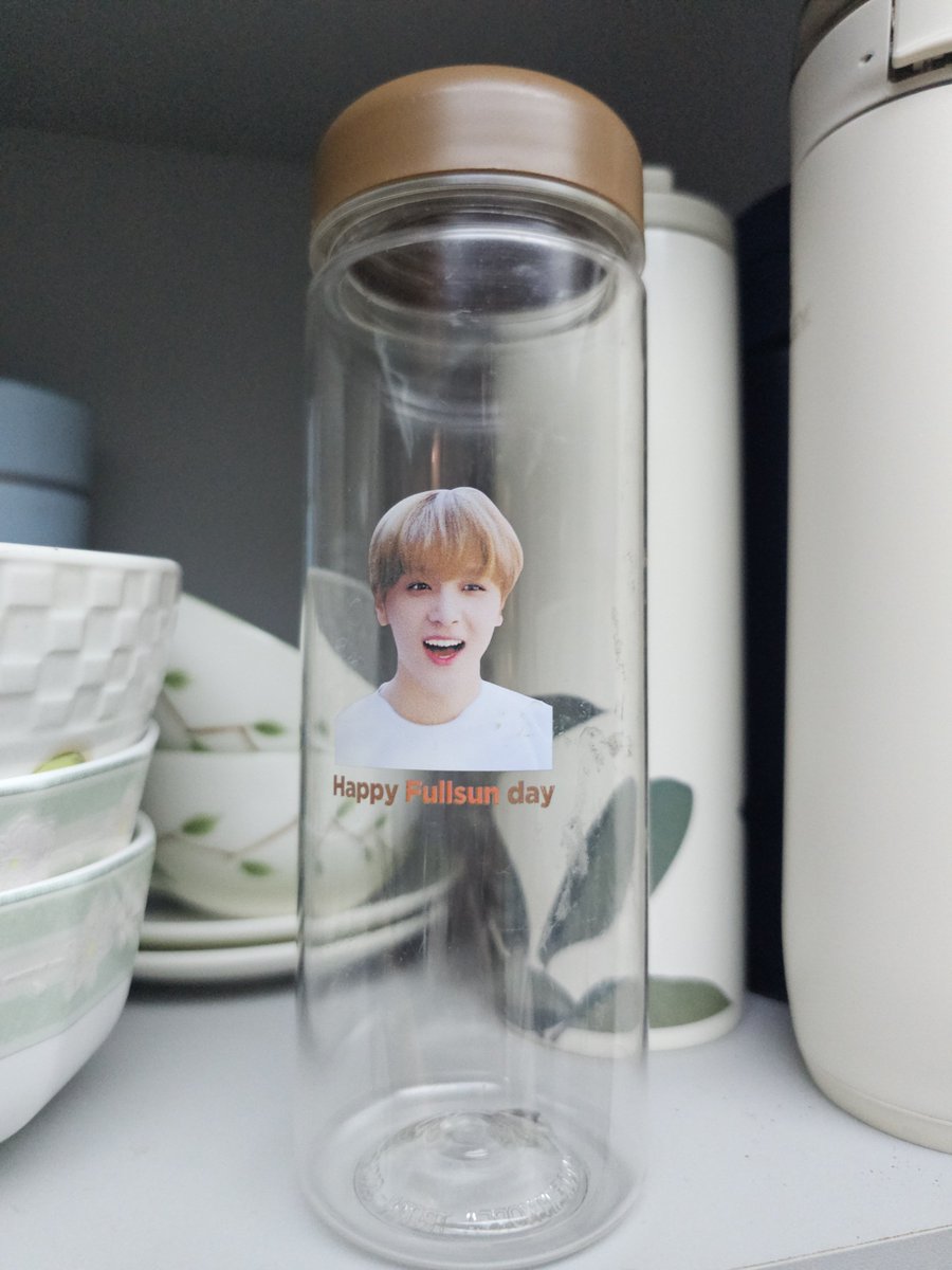 0nitar4's tweet photo. 아니 정수기에 뜬금없이 해.찬 붙어있어서 뭔가 했더니 저 텀블러 꺼내면서 이름 알아두려고 한거래 하ㅠㅜㅠㅠㅠㅜㅜㅜㅜㅜㅜㅜㅜㅠㅠㅠㅠㅠ https://t.co/t7glJZD8D1