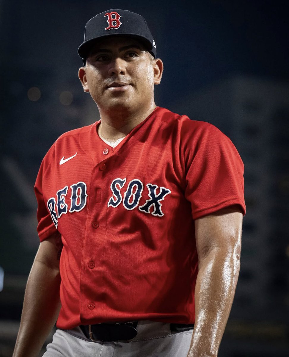 BOSSportsGordo's tweet photo. Ranger Suarez in his first season with the Red Sox:

🔺28 GS
🔺8-5
🔺148.1 IP
🔺3.22 ERA
🔺3.16 FIP
🔺1.19 WHIP
🔺140 / 46 K/BB
🔺.235 OPP AVG

People will remember the rough July/August but when you have 16 starts with 1 ER or less, you’re gonna have some pretty great numbers. https://t.co/moHGWc9QiN