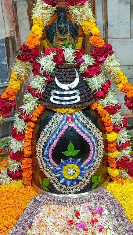 Somnath_Temple's tweet photo. श्री अहल्याबाई मंदिर, प्रभासक्षेत्र - गुजरात (सौराष्ट्र)
दिनांक: 25 सितंबर 2026, भाद्रपद शुक्ल चतुर्दशी - शुक्रवार
सायं श्रृंगार 
092611227
#somnath #mahadev #shivji
#bhakti #somnathlivedarshan #somnathtemple #JaiSomnath
#SomnathSwabhimaanParv

Whatsapp Channel Daily Darshan https://t.co/sndKP0fuKq