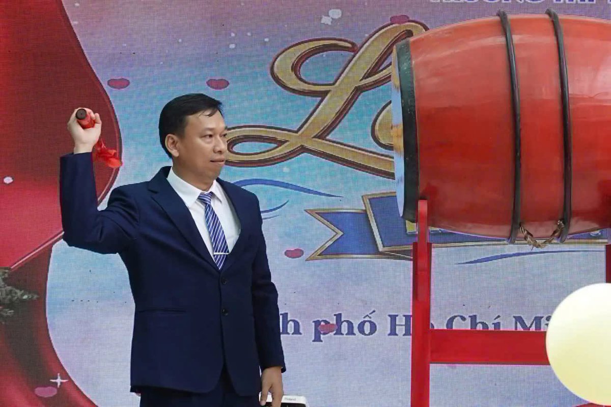 kaitlin5555's tweet photo. Bức thư gửi từ Hiệu trưởng tại TP.HCM trong đêm mưa bão vừa làm lan truyền mạnh mẽ trên mạng xã hội. https://t.co/gqtm9YhH3L