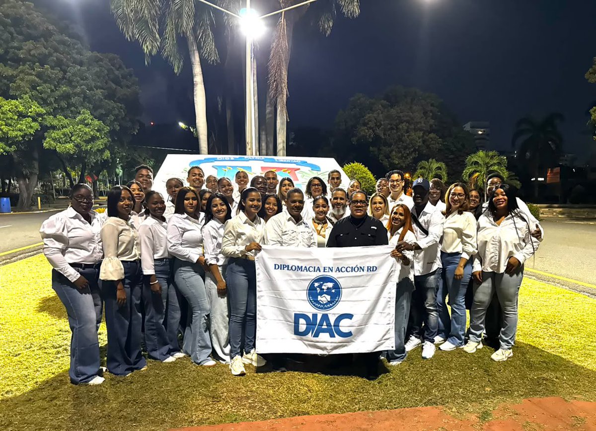DOcculis's tweet photo. RECORRIDO HISTÓRICO POR LA FRONTERA con estudiantes de Relaciones Internacionales y Diplomacia de diversas universidades, integrantes de la organización DIPLOMACIA EN ACCIÓN RD (DIAC-RD). 
@DIAC_RD 
@ElicFernandez 
@MarcosDominiciB 
 #DiplomaciaProactica  #DiacRD https://t.co/YTnrLsME6g