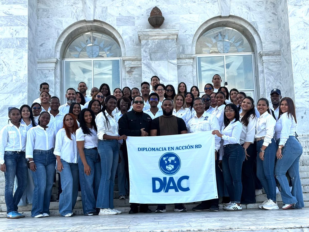 DOcculis's tweet photo. RECORRIDO HISTÓRICO POR LA FRONTERA con estudiantes de Relaciones Internacionales y Diplomacia de diversas universidades, integrantes de la organización DIPLOMACIA EN ACCIÓN RD (DIAC-RD). 
@DIAC_RD 
@ElicFernandez 
@MarcosDominiciB 
 #DiplomaciaProactica  #DiacRD https://t.co/YTnrLsME6g