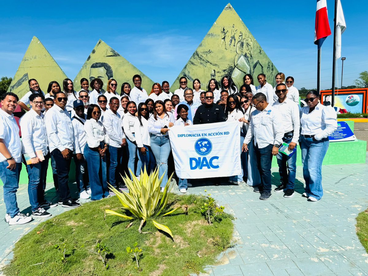 DOcculis's tweet photo. RECORRIDO HISTÓRICO POR LA FRONTERA con estudiantes de Relaciones Internacionales y Diplomacia de diversas universidades, integrantes de la organización DIPLOMACIA EN ACCIÓN RD (DIAC-RD). 
@DIAC_RD 
@ElicFernandez 
@MarcosDominiciB 
 #DiplomaciaProactica  #DiacRD https://t.co/YTnrLsME6g