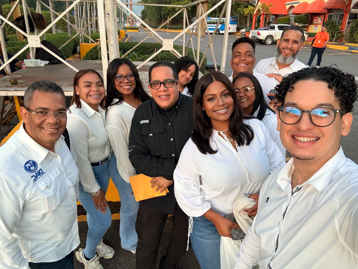 DOcculis's tweet photo. RECORRIDO HISTÓRICO POR LA FRONTERA con estudiantes de Relaciones Internacionales y Diplomacia de diversas universidades, integrantes de la organización DIPLOMACIA EN ACCIÓN RD (DIAC-RD). 
@DIAC_RD 
@ElicFernandez 
@MarcosDominiciB 
 #DiplomaciaProactica  #DiacRD https://t.co/YTnrLsME6g