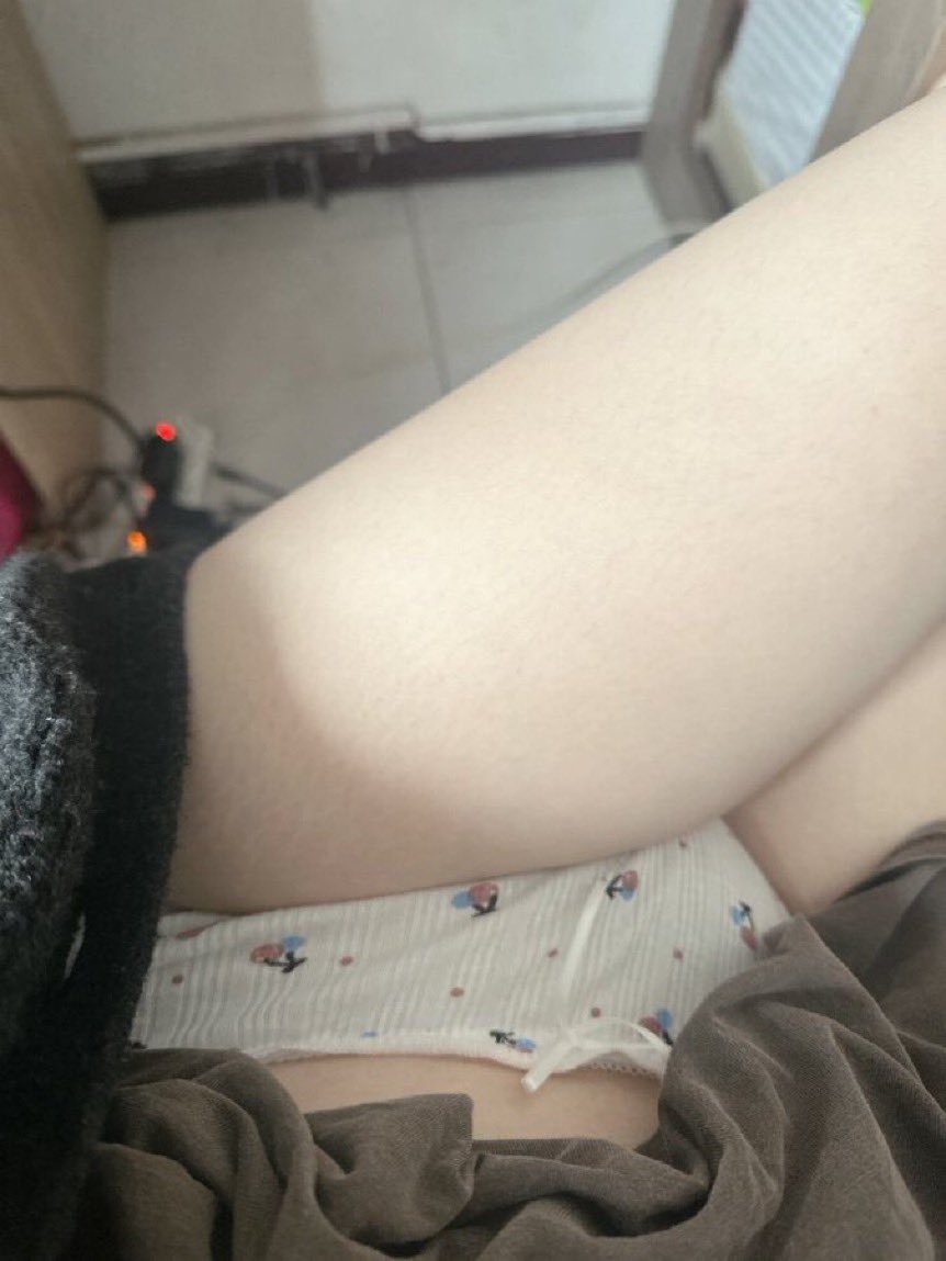 thittraidep2007's tweet photo. Những lúc hormone tăng cao là vậy k https://t.co/RMWpaHBNLv