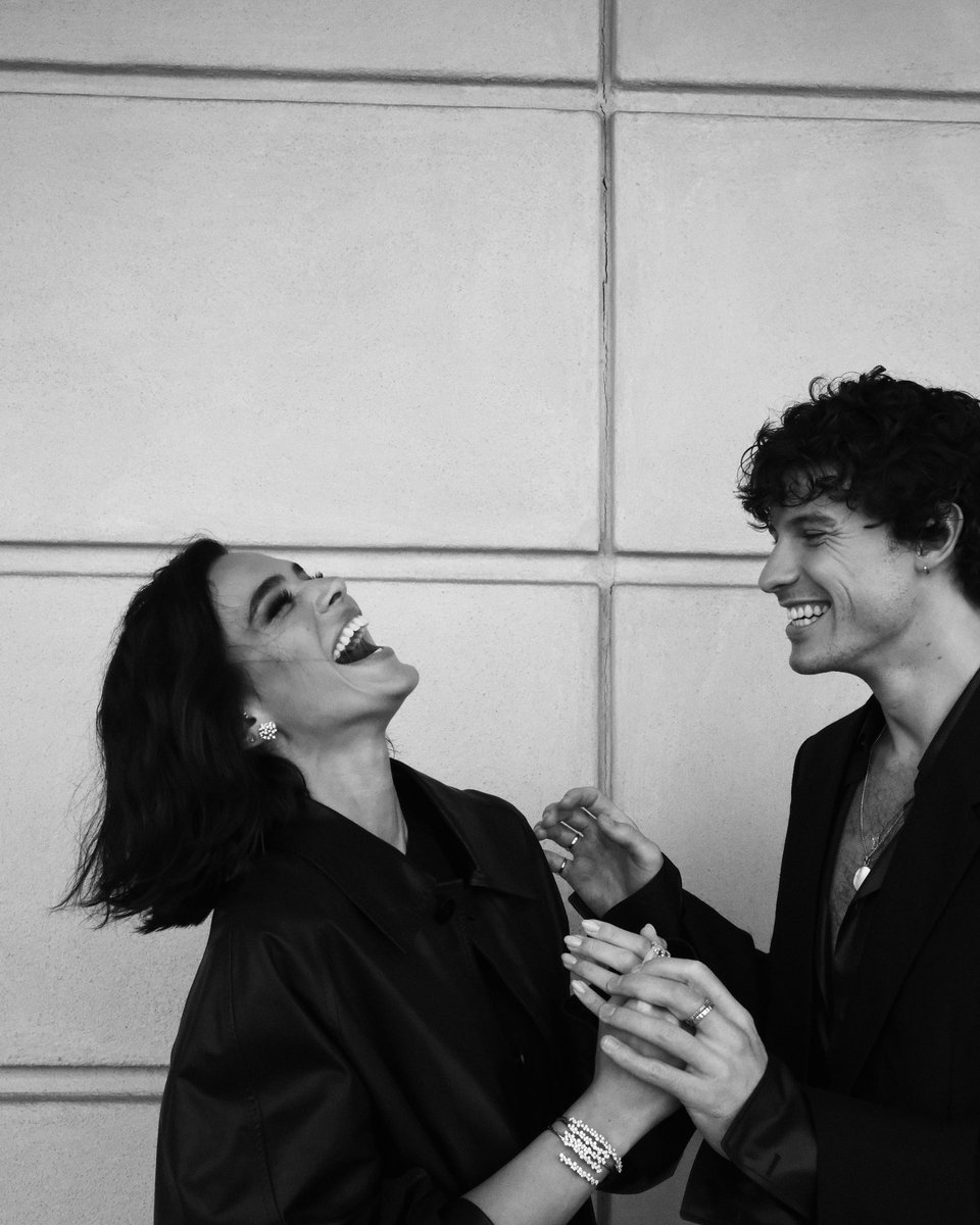 brunamarchive's tweet photo. BRUNA MARQUEZINE E SHAWN MENDES! 🖤 https://t.co/z4UWQ5COym