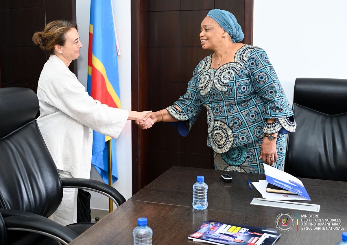 Evebazaiba's tweet photo. J’ai reçu ce vendredi Madame Maria Àngeles Garcia de Lara, la nouvelle Ambassadrice de @EmbEspRDC 🇪🇸. Nous avons mis en place un cadre de concertation devant permettre le renforcement de notre coopération bilatérale dans les domaines des affaires sociales et humanitaires. https://t.co/Kxhr2BziGn