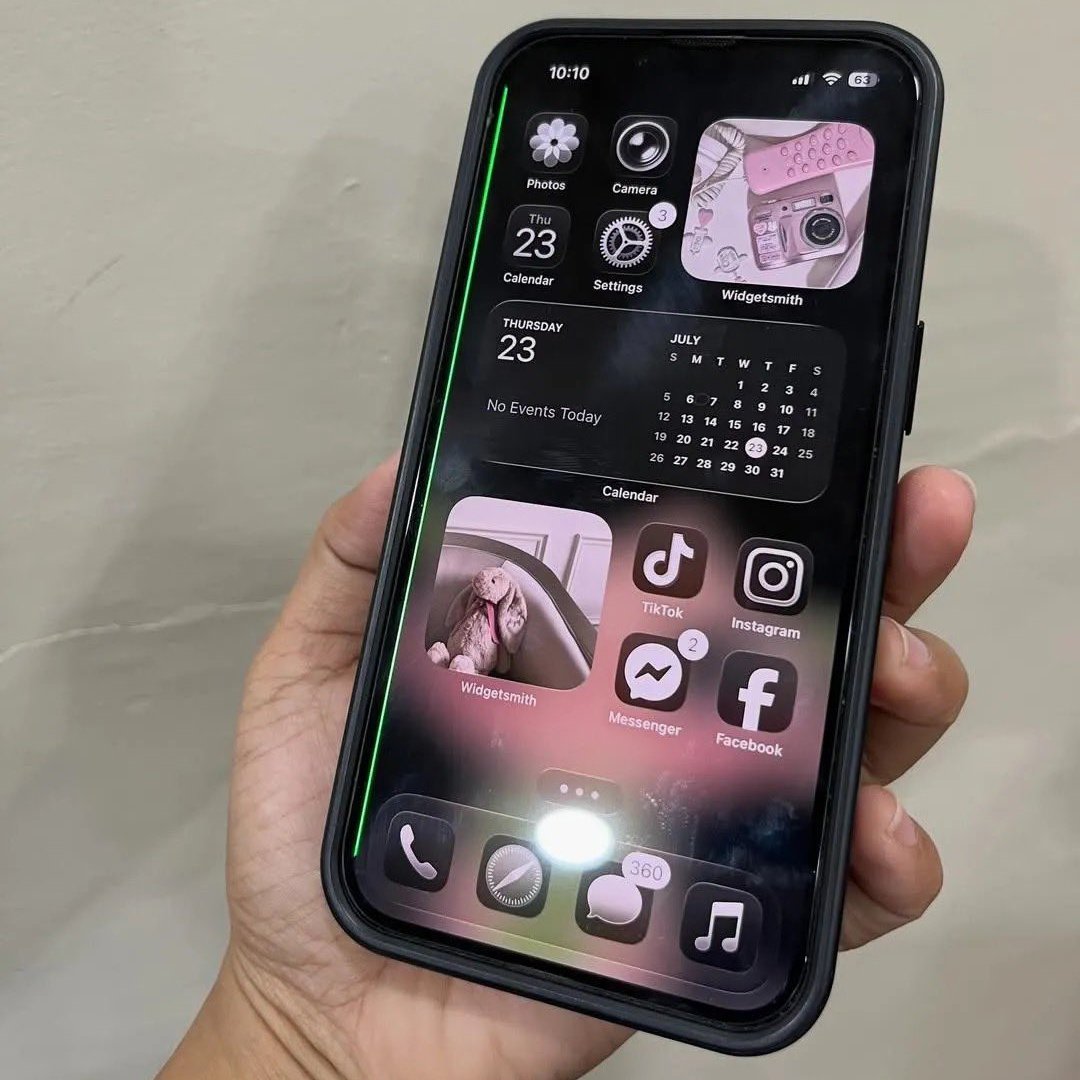 bpthaber's tweet photo. iPhone 18 Pro serisinin çıkışından sadece 1 hafta sonra bazı kullanıcılar, ekranda çizgi oluştuğunu bildirdi.

— Sorunun, telefon sıfırlansa bile düzelmediği aktarıldı. https://t.co/8ltFPE3MfJ