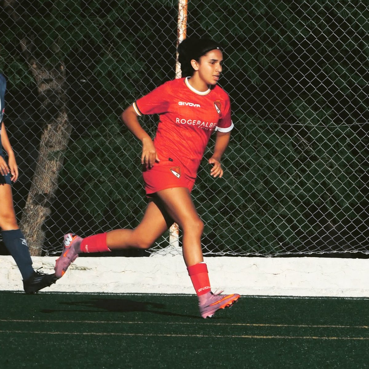ce692's tweet photo. ESPAÑA

MIRIAM BULLÓN URCIA (2009): Nació en Terrassa / Es delantera de la U18 del Terrassa FC / Su equipo participa en la Primera División Juvenil / Es hija de una peruana / No tiene los documentos peruanos / La temporada pasada marcó 61 goles / Ex CE Sabadell. 🇵🇪⚽🇪🇸 https://t.co/BNWT1WKIek