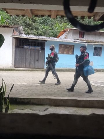 TheVerdugoEc's tweet photo. Según la lógica de los correistas.

Invasión                   /             Soberanía https://t.co/vRTTByFybR