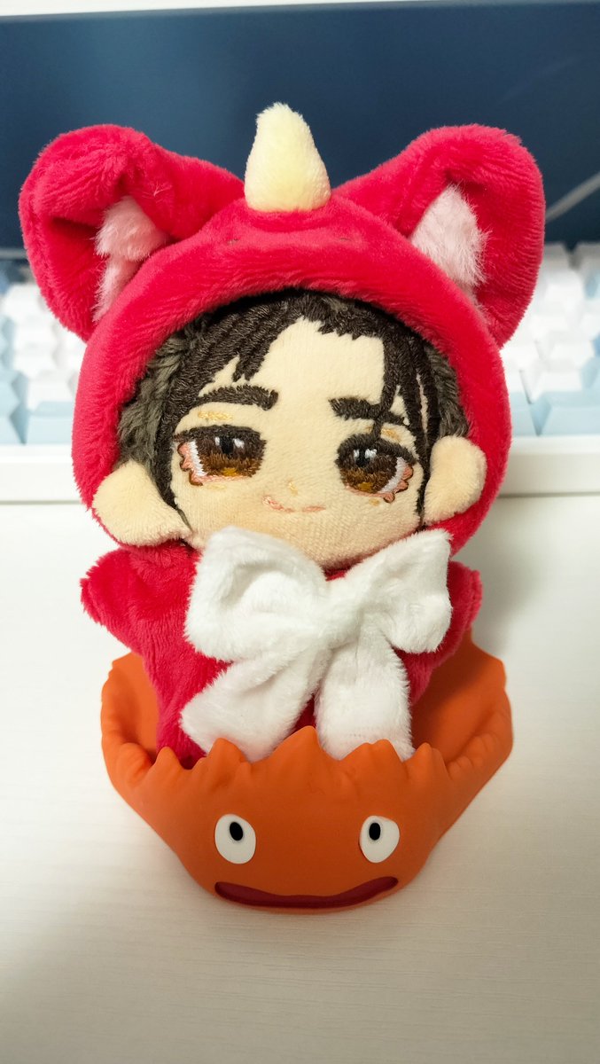 FabledWindArt's tweet photo. I don't have Ismuar plush... But I have Calcifer? 
I really need to sit down and make Myungwoo some proper clothes, but he's so cute in this 🤭
#myna #ymwna #msch https://t.co/FpKmmui2wV