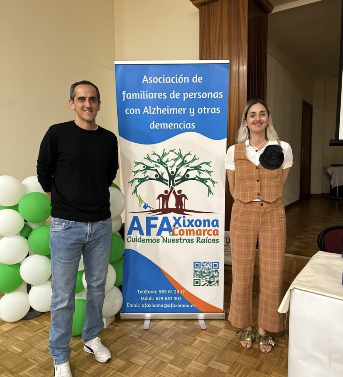 NeuroAlc's tweet photo. 🧠 Esta semana, con motivo del #DíaMundialdelAlzheimer, la investigación del @NeuroAlc llegó a Xixona de la mano de @sanchez_mut  y @si_de_santis en un evento organizado por @AFAXixona en colaboración con la @fpmaragall 👏
Hablaron de memoria, sueño, descanso y microglía. https://t.co/Io71f9bBKA