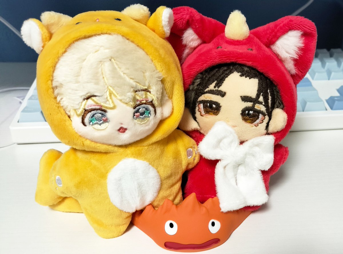 FabledWindArt's tweet photo. I don't have Ismuar plush... But I have Calcifer? 
I really need to sit down and make Myungwoo some proper clothes, but he's so cute in this 🤭
#myna #ymwna #msch https://t.co/FpKmmui2wV