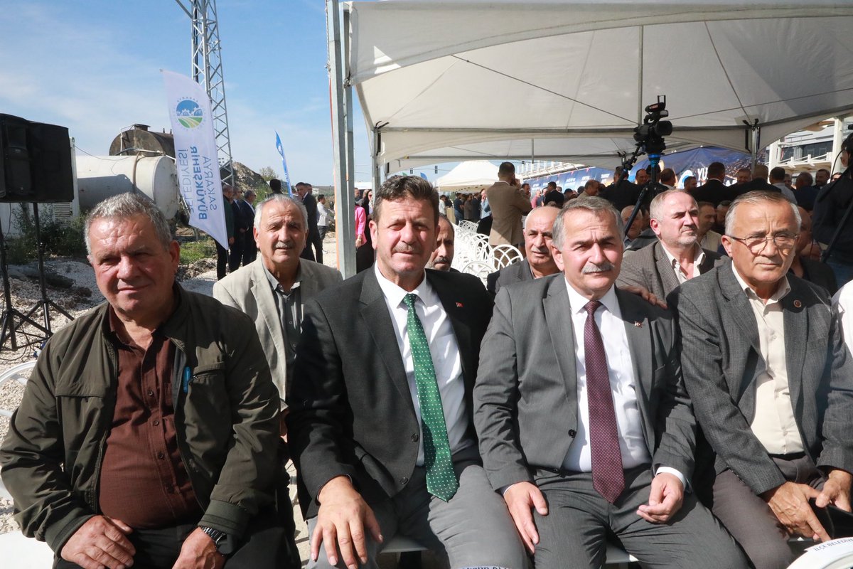 i_karakullukcu's tweet photo. Büyükşehir Belediyemiz tarafından Yazlık bölgesinde hayata geçirilecek Kuzey Köprüsü’nün temel atma törenine katıldık.

200 milyon liralık yatırım bedeliyle şehrimize kazandırılacak köprünün, bölgedeki ulaşımın rahatlamasına ve şehir içi ulaşımına önemli katkı sunacağına inanıyorum.

Sakarya’mıza kazandırılacak bu önemli yatırımın hayırlı olmasını diliyor, başta Büyükşehir Belediye Başkanımız Yusuf Alemdar olmak üzere emeği geçen herkese teşekkür ediyorum.