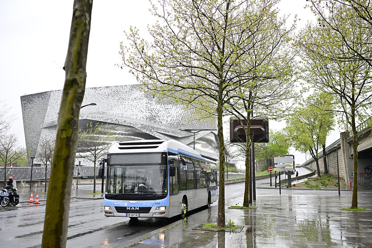 TransdevIDF's tweet photo. #TransdevIDF exploite les lignes de bus du secteur de l'Ourcq pour @IDFmobilites avec :
🚍19 lignes régulières
👥1 800 collaborateurs
🚌407 véhicules
Pour en savoir plus, rendez-vous sur les "Actus" du site Île-de-France Mobilités ici ▶️ https://t.co/lzIT8cFcEj https://t.co/GjI36HRqdX