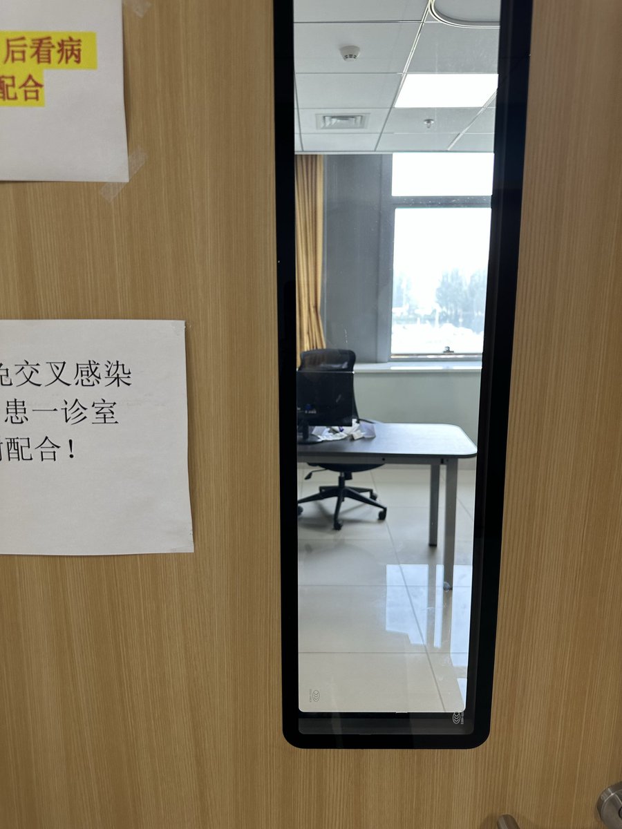 Danni5051243521's tweet photo. 解锁🔓新地图🏥
在医院趁美女医生出去办事的空隙自慰，脑子里幻想她推门进来的场景🤦🏼‍♀️
㊗️大家中秋快乐🎑🥮
#露出 #中秋 #医院 https://t.co/zKShr42Am1