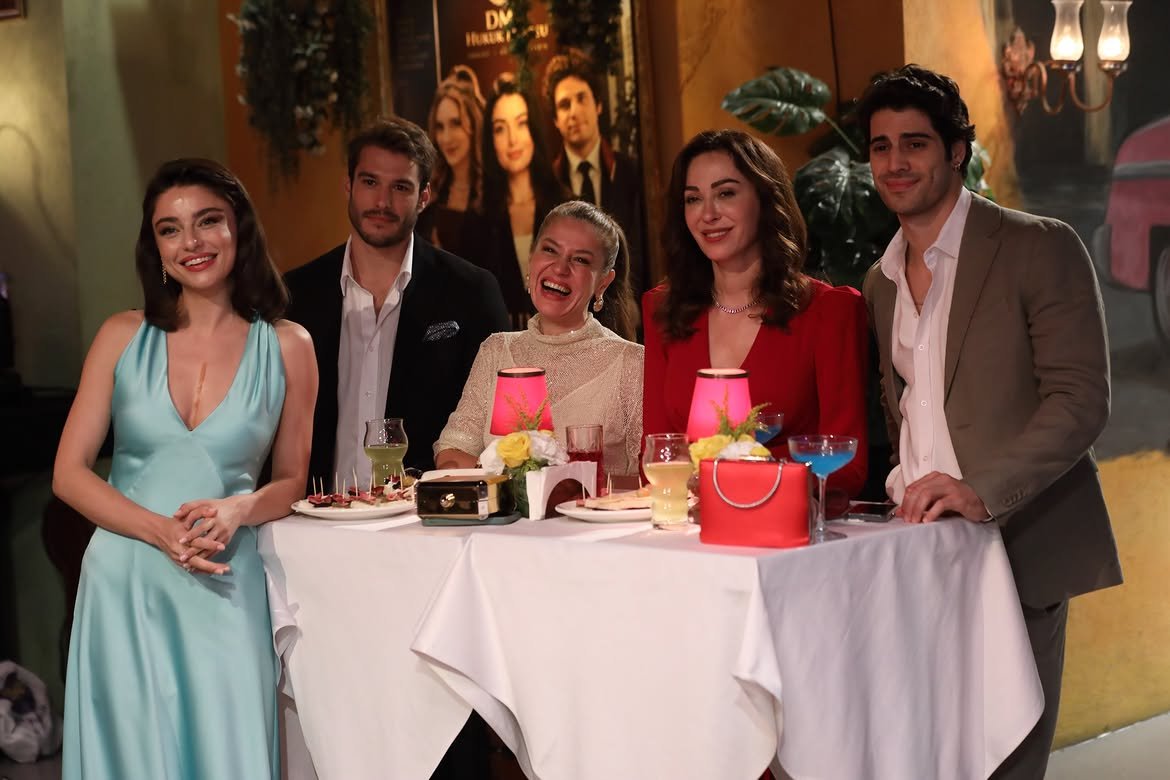 bestofaycaaysin's tweet photo. Özgür Berber'in İnstagram Gönderisinden Ayça Ayşin Turan  #MuhtemelAşk  #AyçaAyşinTuran https://t.co/Lye5owpo0v