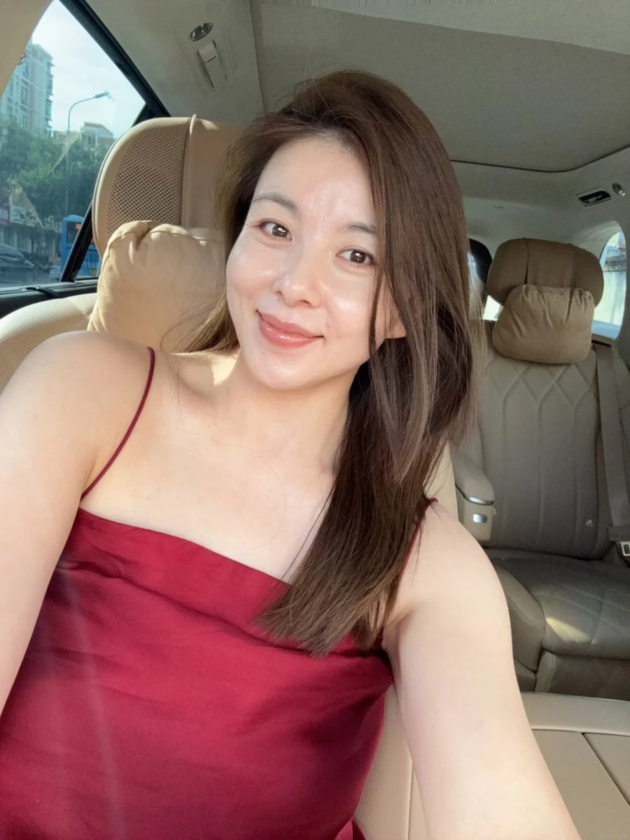 ozlem70's tweet photo. 老师私下是不是和你们想象的不同，毕竟老师也是普通女人也是有需求的，你们平常都是怎么解决性压抑的... https://t.co/kFVHqu2WT7