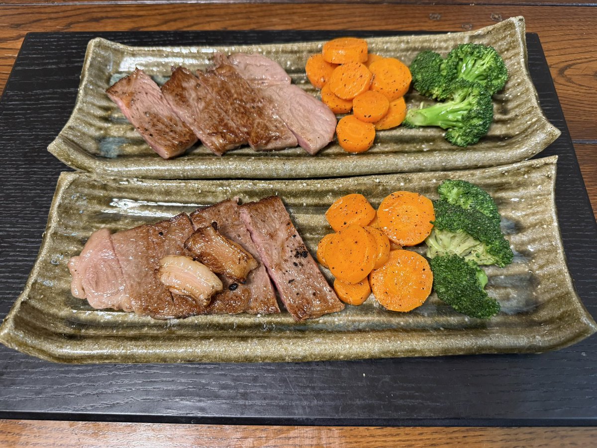 shake_hori's tweet photo. シルバーウィークは益子、那須へ

途中、和気精肉店のとちぎ和牛のサーロインを購入
なんと200gで3,000円…

益子焼に盛り付けて美味しくいただきました

那須のペニーレインのパンも美味しかったっすね〜 https://t.co/neUjHqycws