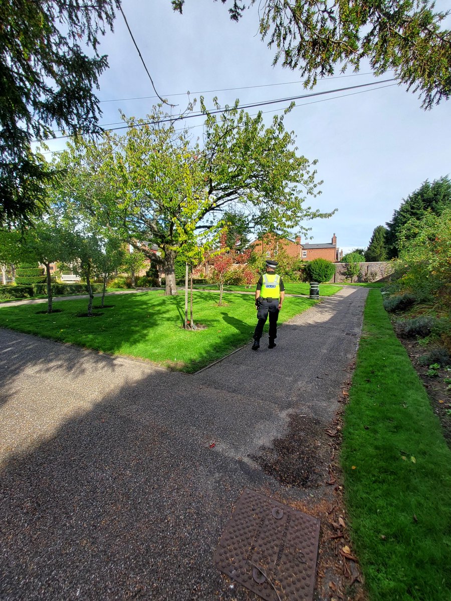 SmethwickWMP's tweet photo. Officers have conducted High Visibility patrols across Bearwood. https://t.co/TQdjViubYS
