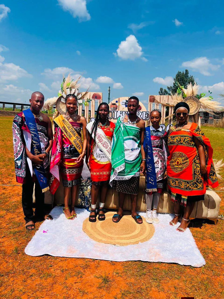 BuhleBakaNgwane's tweet photo. Seen today at IDM Culture Day 🎉
#buhle #kuhle #customs #tradition #sharing #learning #swati #eswatini https://t.co/QgMqAxSBQC