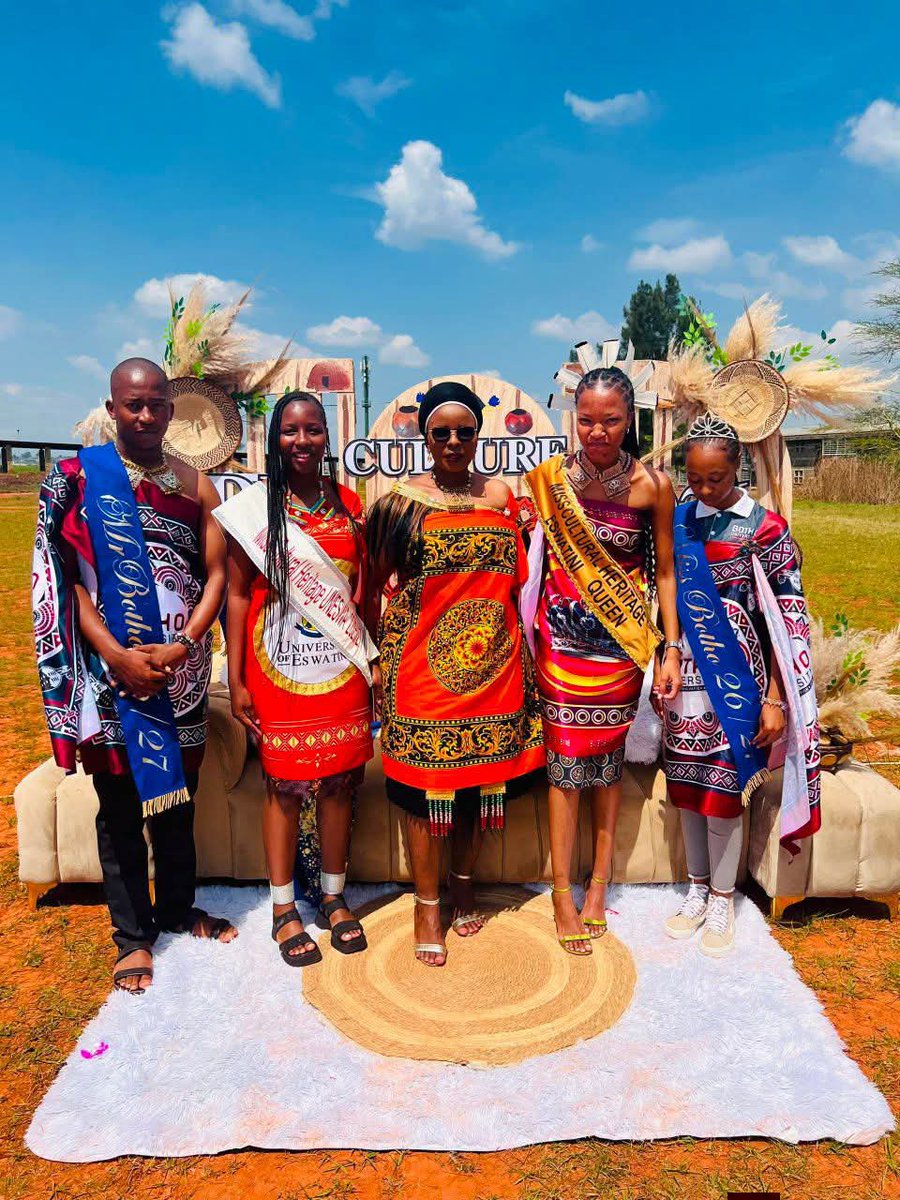 BuhleBakaNgwane's tweet photo. Seen today at IDM Culture Day 🎉
#buhle #kuhle #customs #tradition #sharing #learning #swati #eswatini https://t.co/QgMqAxSBQC
