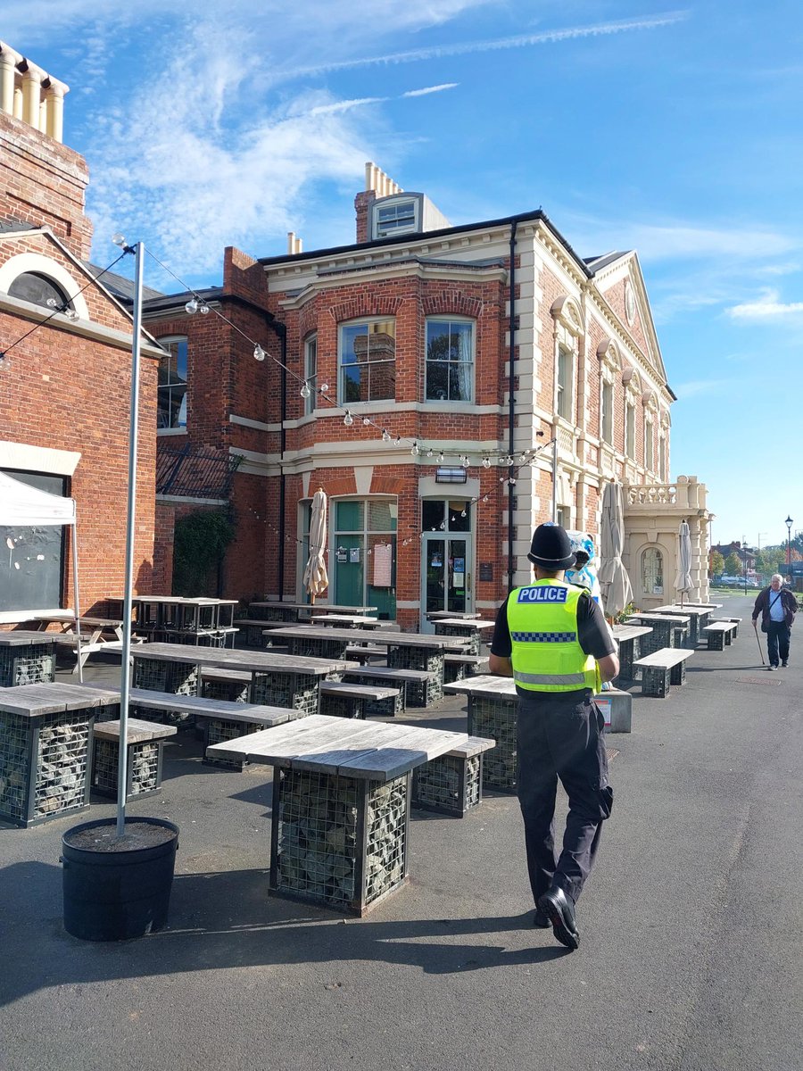 SmethwickWMP's tweet photo. Officers have conducted High Visibility patrols across Bearwood. https://t.co/TQdjViubYS