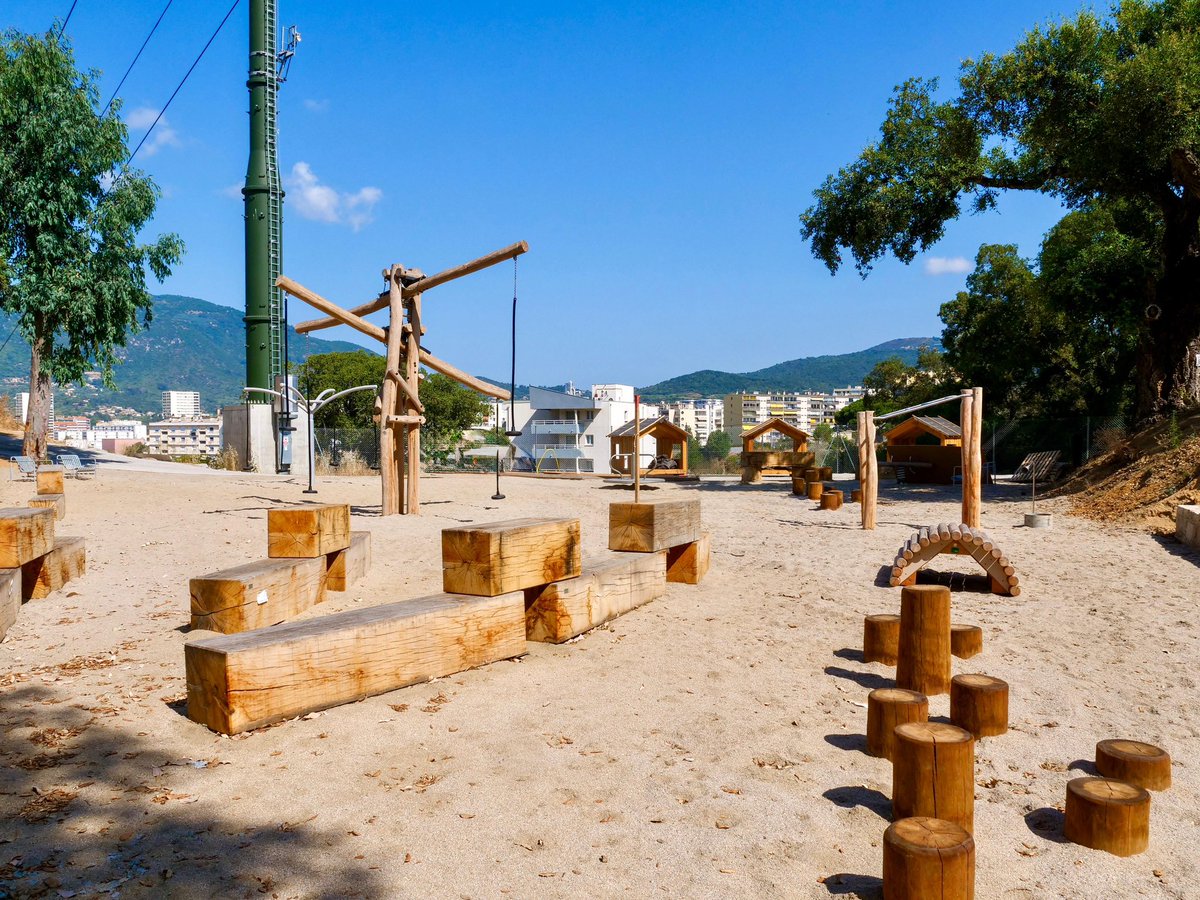 pays_ajaccien's tweet photo. 🌳Parc urbain Saint-Joseph : le projet se poursuit, le cap reste inchangé.

Le  parc urbain de Saint-Joseph sera bien mené à son terme.
Face aux contraintes rencontrées sur ce chantier complexe, la CAPA prend ses responsabilités et adapte la conduite du projet.
La découverte d’une pollution ancienne aux hydrocarbures sur environ 300 m² d’un site de huit hectares nécessite des investigations complémentaires.

Les travaux se poursuivent dans les secteurs non impactés.

La CAPA fait le choix d’avancer avec méthode, en plaçant la sécurité, la protection de l’environnement et la bonne utilisation des deniers publics au premier plan.

Le cap, lui, ne change pas : les huit hectares de l’ancien site industriel de Saint-Joseph seront transformés en un grand parc urbain au service des habitants du Pays Ajaccien.

👉 Retrouvez le communiqué complet de la CAPA : https://t.co/zV43HhQzMW