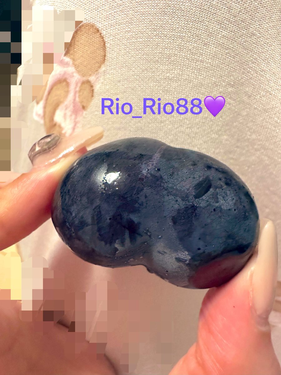 Riochan_88's tweet photo. ぶどうを食べようとしたら…こんなかわいいハートの形みたいなtwins初めて🐻🍇
といいながら、おちりにしか見えなかったりお🍑🤫笑笑

あ、みかん味の発売ですか？🍊検討します😶笑

🍊🍑←

🤣ジェ https://t.co/WMG3kyKT8e