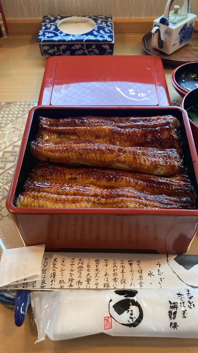 yunocha10th's tweet photo. そういえば、この夏箱根旅行で念願だったキーくんがママと来店した友栄に行ってきた^ ^
平日でも1時間半くらい待ったけど、美味しくて接客も素晴らしくて感動した！ https://t.co/DvJzBUNV2j