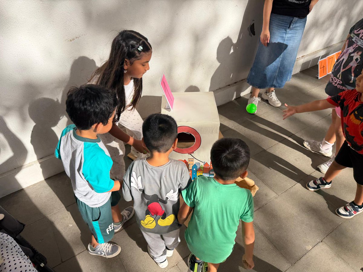 AspaymCat's tweet photo. Esta semana @AcmahO, Amics quart mon y @aspaymcat hicimos la actividad Barrijoc en la Plaza de la Pau. Fue una tarde muy enriquecedora y divertida en la que las 3 entidades pudimos mostrar al barrio y la ciudadanía el trabajo que realizamos https://t.co/Rs7obNNIzT